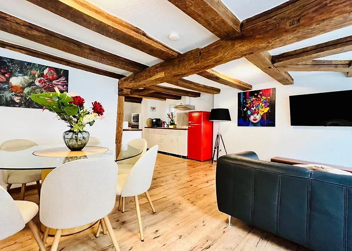 Aycatcherhomes - Luna Boutique Duplex 3br 2ba 7g Old Town Apartman *